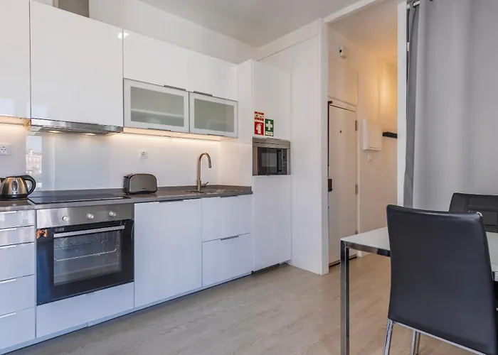 Classic Topfloor By Lovelystay ליסבון