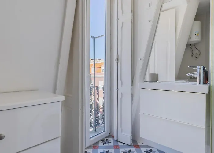 דירה Classic Topfloor By Lovelystay ליסבון