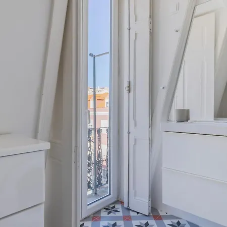 Apartament Classic Topfloor By Lovelystay Lizbona
