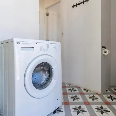 Classic Topfloor By Lovelystay Lizbona