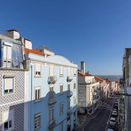 Classic Topfloor By Lovelystay *